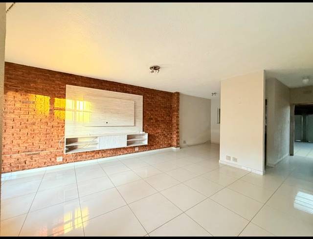 3 BEDROOM TOWNHOUSE FOR SALE IN VANDERBIJLPARK CE 1